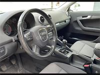 Usado Audi A3 Attraction 105 CV (77 kW) 2012 Blanco Berlina