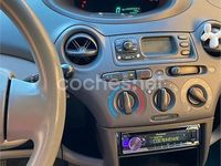 Usado Toyota Yaris Luna 68 CV (50 kW) 1999 Rojo Berlina