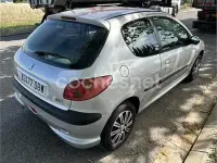 Usado Peugeot 206 60 CV (44 kW) 2004 Gris / plata Berlina