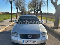 Usado VW Passat Highline 130 CV (95 kW) 2002 Gris / plata Berlina