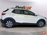 Usado Kia Stonic 101 CV (74 kW) 2025 Blanco SUV