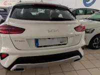 Usado Kia XCeed 160 CV (117 kW) 2022 Deluxe white SUV