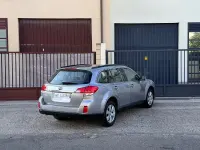 Usado Subaru Outback 167 CV (122 kW) 2010 Gris / plata Familiar