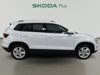 Usado Skoda Karoq Selection 150 CV (110 kW) 2025 Blanco SUV