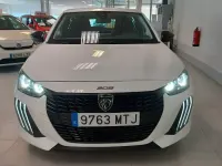Usado Peugeot 208 Active 100 CV (73 kW) 2024 Blanco Utilitario