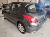 Usado Peugeot 308 Envy 92 CV (67 kW) 2011 Gris / plata Berlina