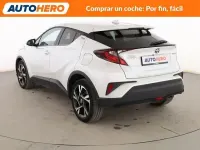 Begagnad Toyota C-HR Advance 125 HK (91 kW) 2023 Vit SUV