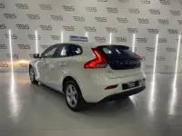 Usado Volvo V40 Momentum 120 CV (88 kW) 2018 Blanco Berlina