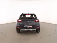 Usado Kia Stonic 84 CV (61 kW) 2022 Gris SUV