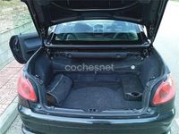Usado Peugeot 206 CC 110 CV (80 kW) 2005 Negro Descapotable