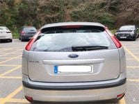 Usado Ford Focus Trend 100 CV (73 kW) 2007 Gris / plata Berlina