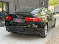 Usado Jaguar XE Prestige 180 CV (132 kW) 2015 Negro Berlina