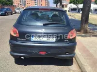 Usado Peugeot 206 70 CV (51 kW) 2004 Negro Berlina