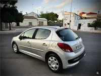 Usado Peugeot 207 Access 70 CV (51 kW) 2011 Gris / plata Berlina