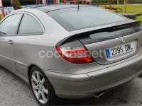 Usado Mercedes C160 122 CV (89 kW) 2006 Gris / plata Coupe