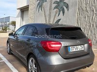 Usado Mercedes A180 Urban 122 CV (89 kW) 2015 Gris / plata Berlina