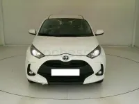 Usado Toyota Yaris Hybrid Active 116 CV (85 kW) 2022 Blanco Berlina
