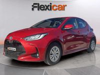 Usado Toyota Yaris Hybrid Active 116 CV (85 kW) 2023 Rojo Berlina