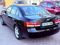 Usado Hyundai Sonata Style 140 CV (102 kW) 2007 Negro Berlina