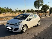 Usado Kia Rio 85 CV (62 kW) 2013 Blanco Berlina