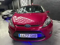 Usado Ford Fiesta Trend 70 CV (51 kW) 2010 Granate Berlina