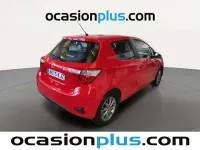 Usado Toyota Yaris Active 111 CV (81 kW) 2018 Rojo Utilitario