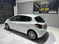 Usado Peugeot 208 Active 100 CV (73 kW) 2019 Blanco Utilitario