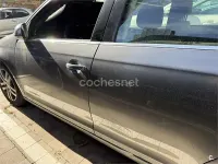 Usado VW Jetta Advance 105 CV (77 kW) 2006 Gris / plata Berlina