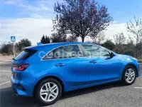 Usado Kia Ceed 100 CV (73 kW) 2019 Azul Utilitario