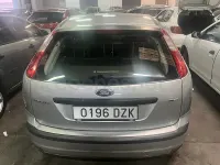 Usado Ford Focus Ghia 115 CV (84 kW) 2006 Gris / plata Berlina