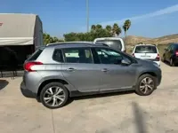 Usado Peugeot 2008 Allure 120 CV (88 kW) 2015 Gris / plata SUV