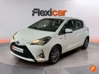 Usado Toyota Yaris Hybrid Active 99 CV (72 kW) 2019 Blanco Utilitario
