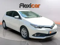 Usado Toyota Auris Active 116 CV (85 kW) 2018 Blanco Berlina