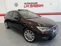 Usado Seat Leon FR 150 CV (110 kW) 2017 Violeta / lila Familiar