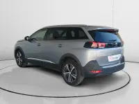 Usado Peugeot 5008 Allure 131 CV (96 kW) 2023 Gris SUV