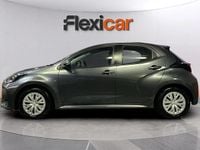Usado Toyota Yaris Hybrid Active 116 CV (85 kW) 2023 Rojo Utilitario