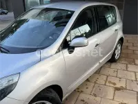 Usado Renault Scenic E-Tech Expression 105 CV (77 kW) 2009 Gris / plata Monovolumen