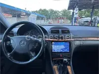 Usado Mercedes E240 Elegance 170 CV (125 kW) 2002 Gris / plata Berlina