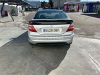 Usado Mercedes C180 143 CV (105 kW) 2004 Gris / plata Berlina