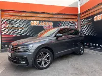 Usado VW Tiguan Sportline 190 CV (139 kW) 2018 Gris SUV