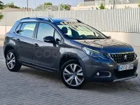 Usado Peugeot 2008 Allure 100 CV (73 kW) 2017 Gris / plata SUV