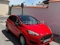 Usado Ford Fiesta Trend 82 CV (60 kW) 2014 Rojo Utilitario