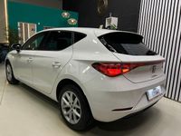 Usado Seat Leon FR 150 CV (110 kW) 2021 Blanco Familiar