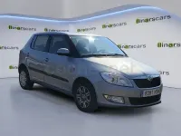 Usado Skoda Fabia Ambition 60 CV (44 kW) 2011 Gris / plata Berlina