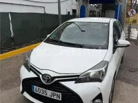 Usado Toyota Yaris Active 69 CV (50 kW) 2017 Blanco Berlina