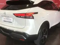 Usado Nissan Qashqai Tekna 140 CV (102 kW) 2023 Lunar white metalizado SUV