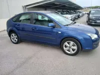 Usado Ford Focus Ghia 116 CV (85 kW) 2007 Azul Utilitario