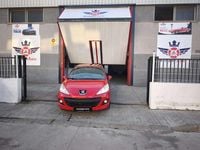 Usado Peugeot 207 68 CV (50 kW) 2014 Rojo Descapotable