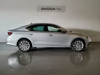 Usado Skoda Octavia Style 204 CV (150 kW) 2022 Gris plata Berlina