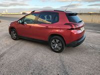 Usado Peugeot 2008 Allure 120 CV (88 kW) 2018 Rojo SUV